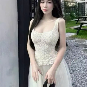 Mẫu váy đi biển năm 2025